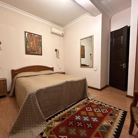 Hin Yerevantsi Hotel Εξωτερικό φωτογραφία