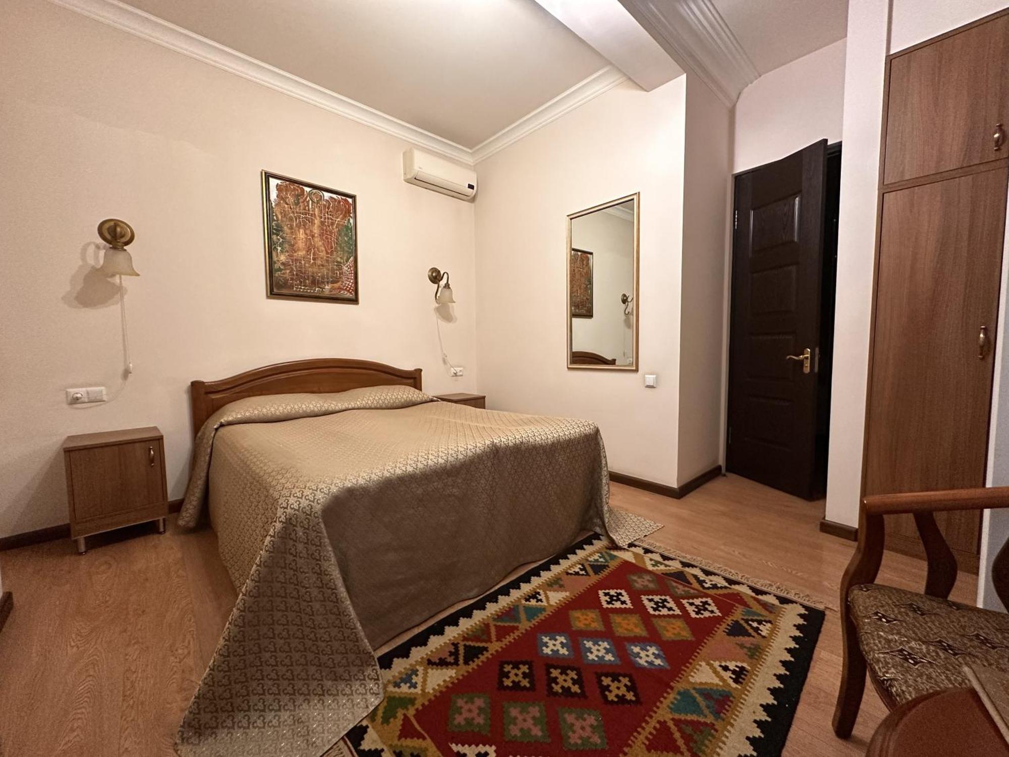 Hin Yerevantsi Hotel Εξωτερικό φωτογραφία