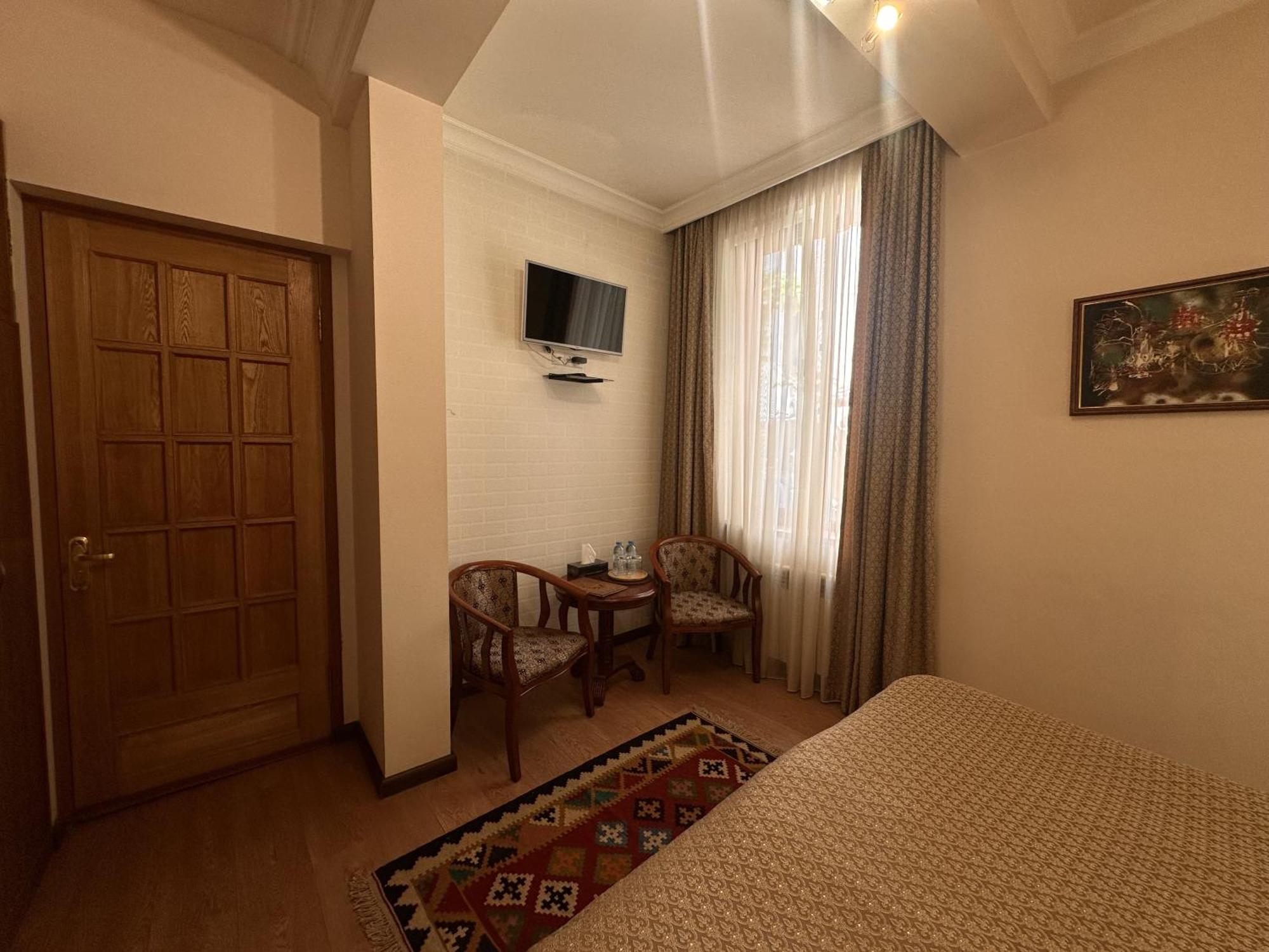 Hin Yerevantsi Hotel Εξωτερικό φωτογραφία